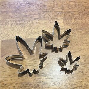 Silver Leaf-Shaped Cookie Cutters Set